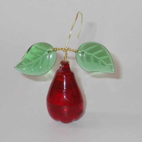 kleine Glas Birne  - rubin rot - mit 2 Glasblättern grün  - Lüsterbehang