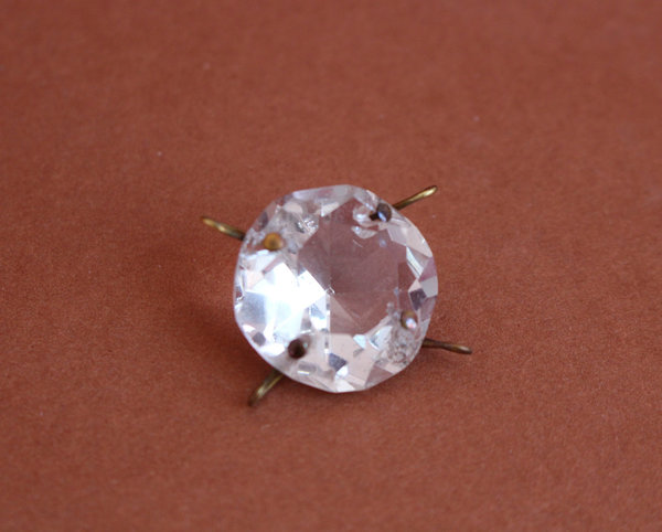 4-Loch facettiertes Kristall Glas Oktagon rund 25mm - 19. Jahrhundert